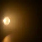 Accecatore_Strobo_2_LED_200W_Occhio_Destro_Acceso_Luce_Calda