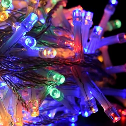 Catena Luminosa di Natale a 300 LED con 8 giochi di Luce per uso Interno/Esterno (Luce Multicolore) - immagine 2