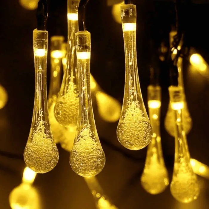 Catena Luminosa Solare Di Natale A Forma Di Goccia A 50 LED Con 8 Giochi Di Luce Per Uso InternoEsterno Luce Calda 1