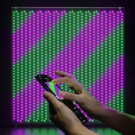 Telo pannello luminoso TWINKLY LIGHTWALL con luci LED RGB espandibile con Trolley - immagine 3