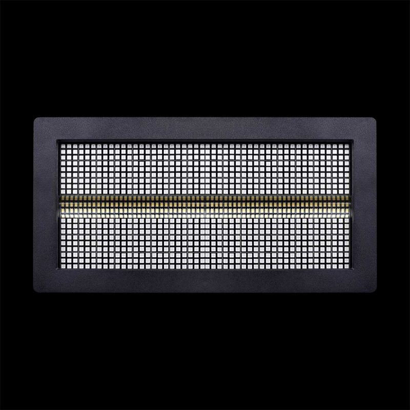 Strobo LED RGBW 1200W in Prospettiva Frontale su Sfondo Nero