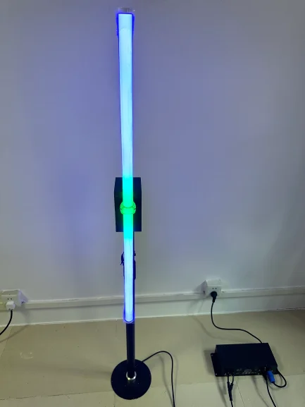 Tubi Luminosi LED RGB Rotanti 360° a Batteria Wireless Kit Completo da 20 Tubi RGB Luminosi con FlightCase - immagine 5