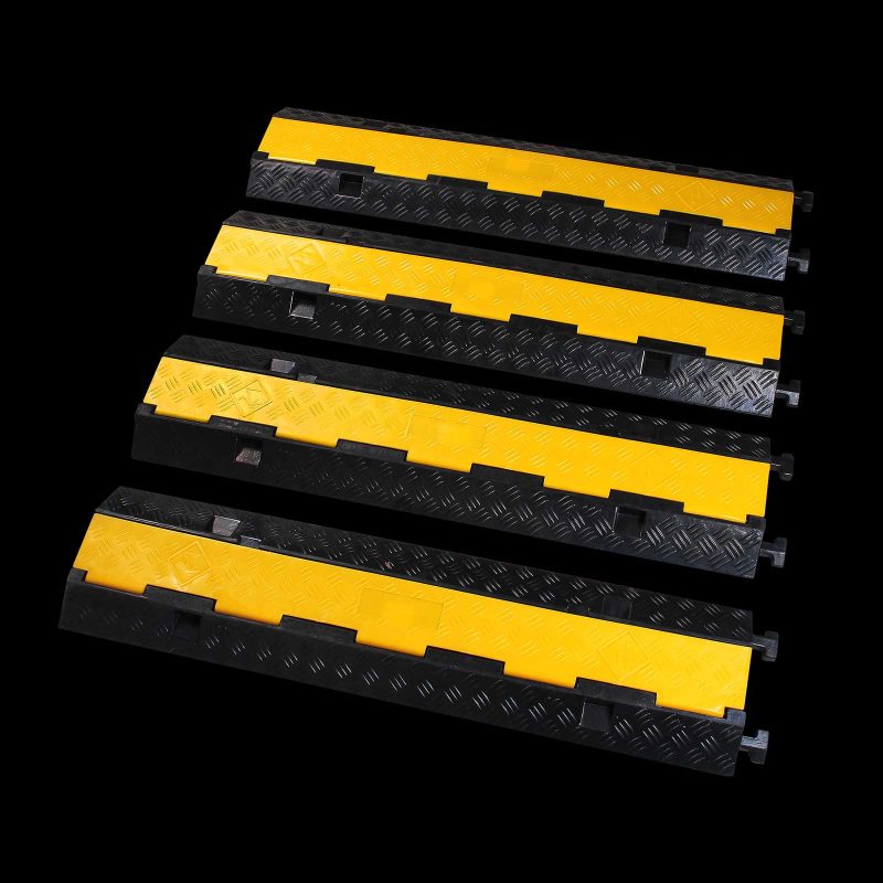 Pedane Passacavo in Gomma e PVC su Sfondo Nero