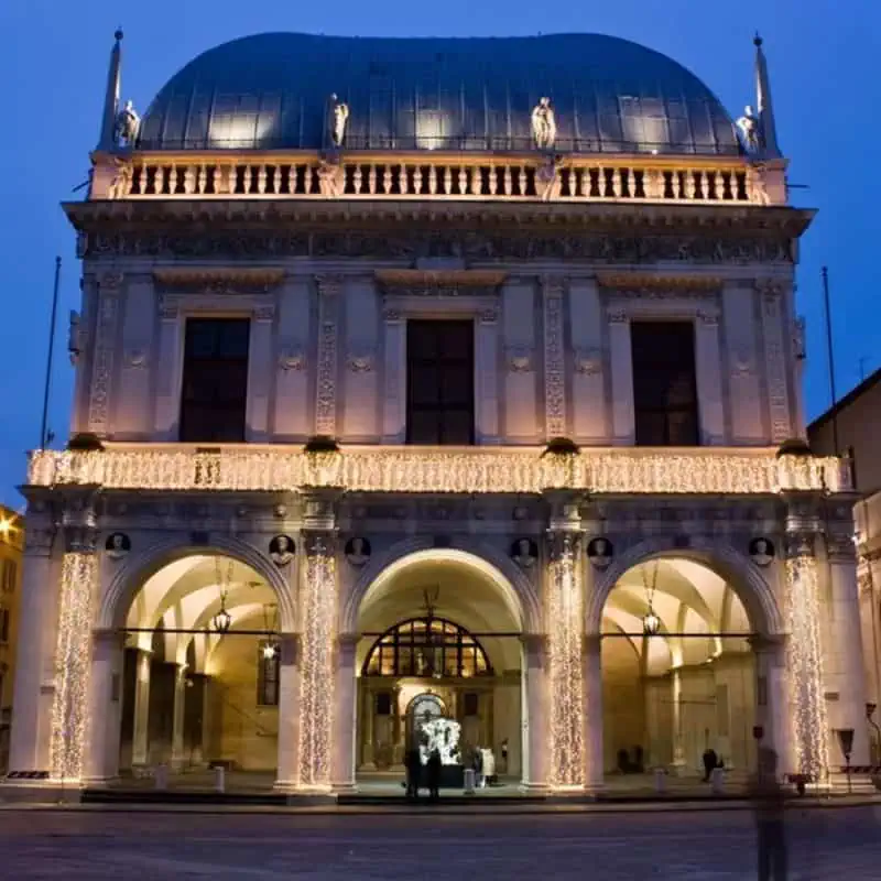 luce catena dimostrativa xc-8620