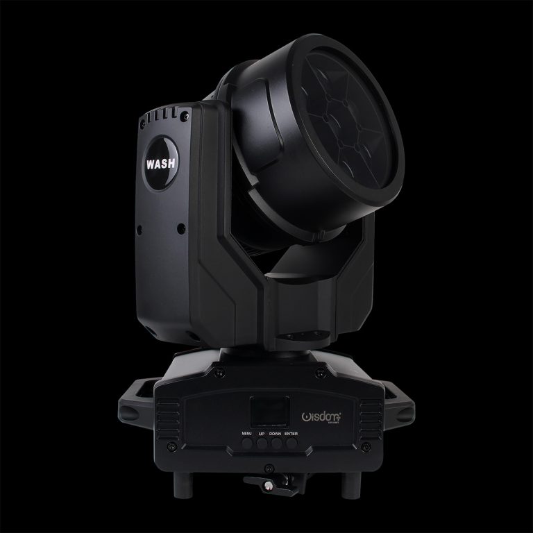 Testa Mobile Wash 7x40W RGBW IP65 su Sfondo Nero