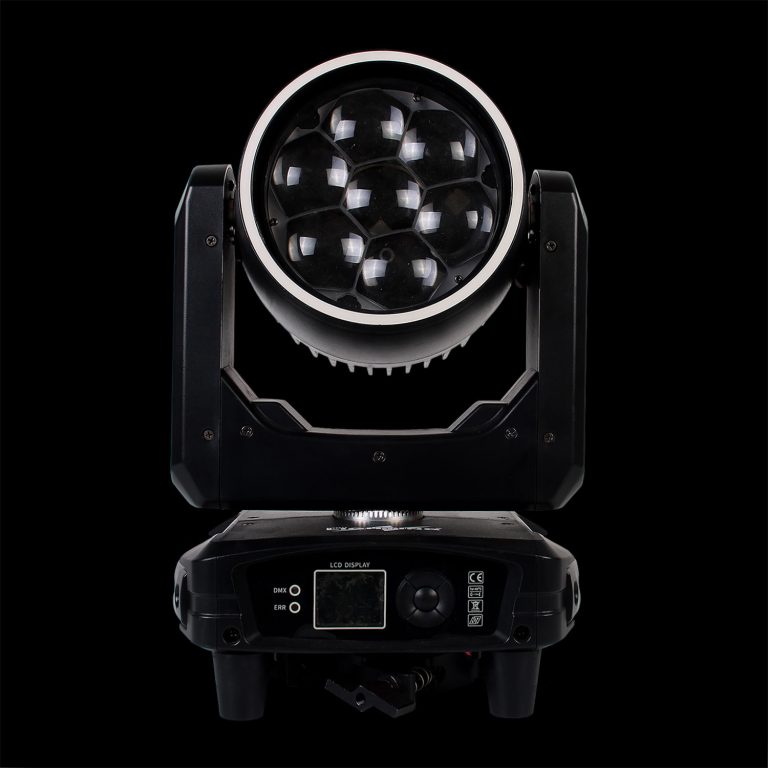 Testa Mobile Bee Eye 7x40W RGBW con Ring in Prospettiva Frontale su Sfondo Nero