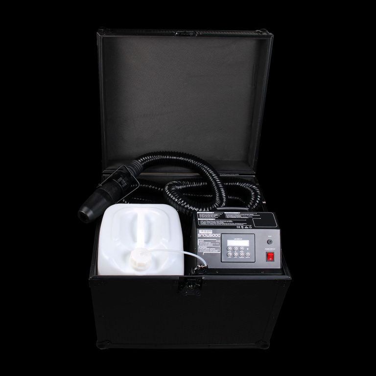 Macchina della Neve Professionale su Sfondo Nero