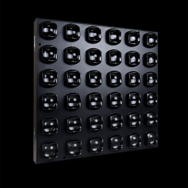 Matrix LED 36x15W RGBW Faro Professionale su Sfondo Nero