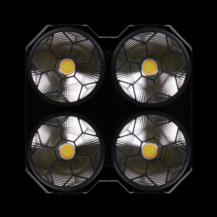Accecatore 4x100W LED COB Caldo/Freddo in Prospettiva Frontale su Sfondo Nero