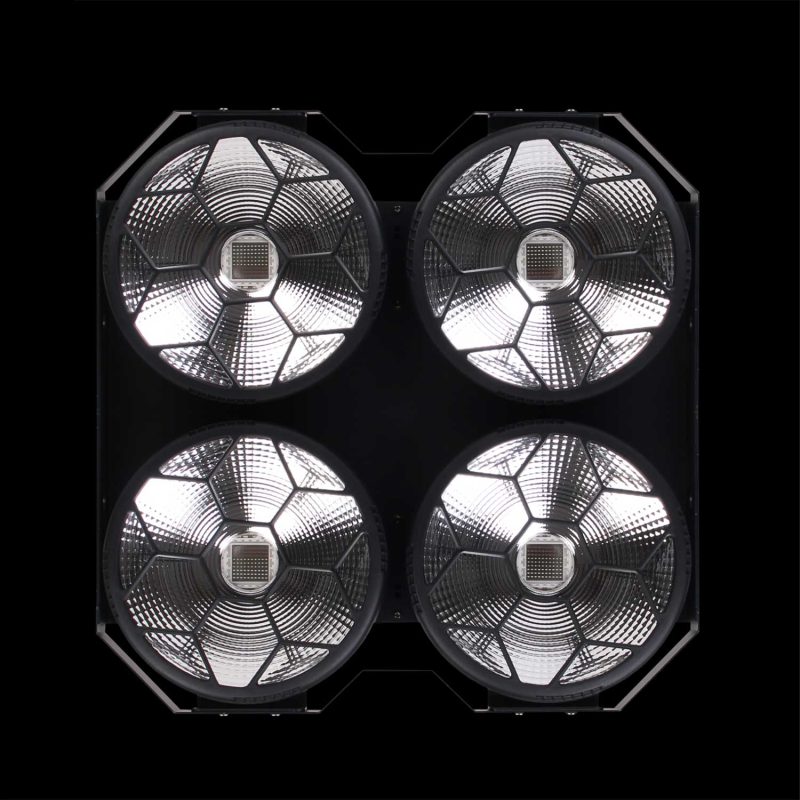 Accecatore 400W LED RGB in Prospettiva Frontale su Sfondo Nero