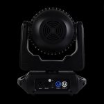 Testa Mobile Wash RGBW con Ring Retro in Prospettiva Frontale su Sfondo Nero