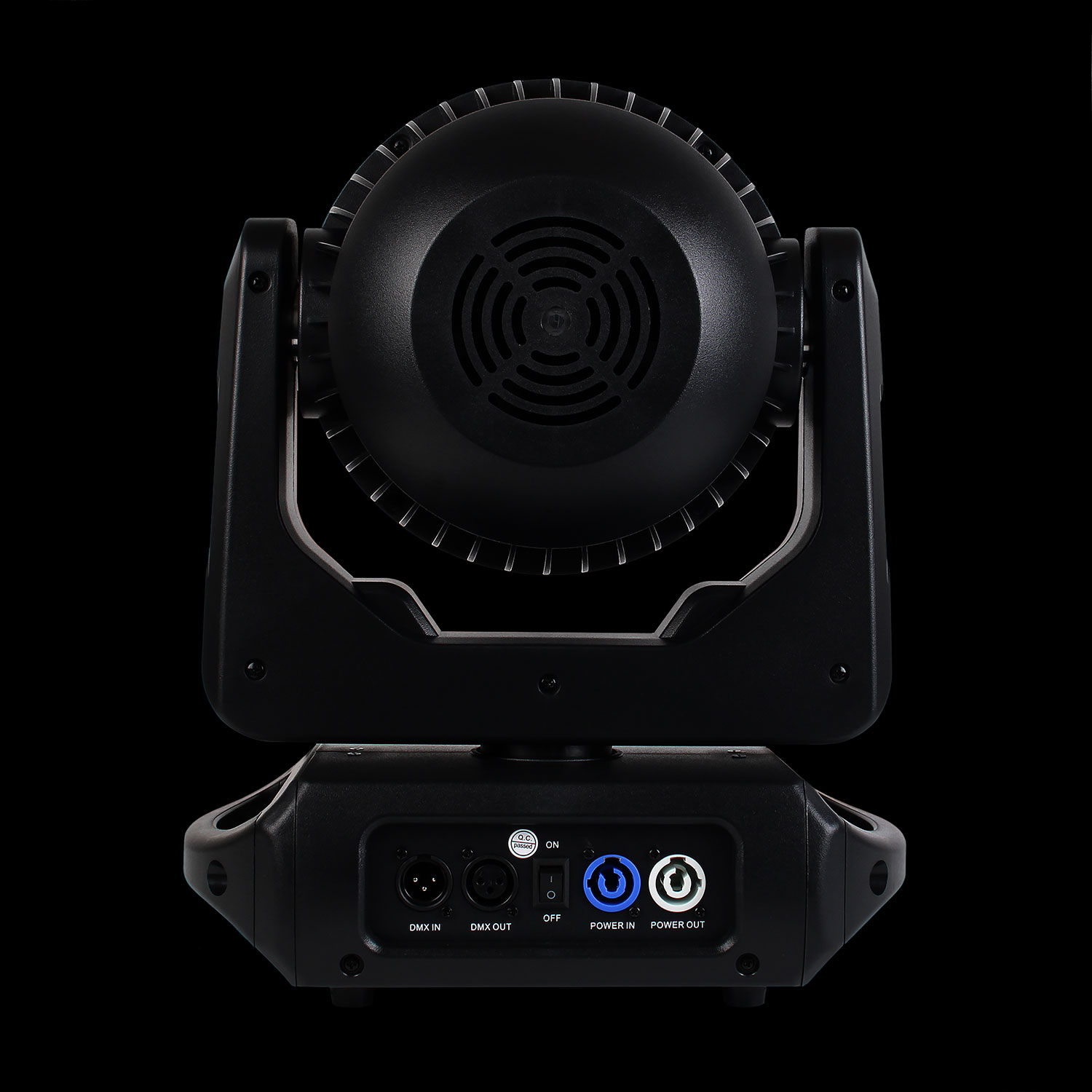 Testa Mobile Wash RGBW con Ring Retro in Prospettiva Frontale su Sfondo Nero