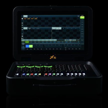 Baton X6 Console Luci DMX Professionale Linux 6–16 Universi Espandibili, 8192 Canali, Touch Screen 15,6”, Timecode Integrato, Playback Fader Avanzati, Regia Luci Ideale per Eventi Live, Teatro, DJ e Produzioni Sceniche